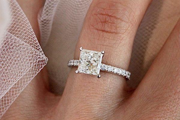 5 Reasons why buying your own engagement ring helps
